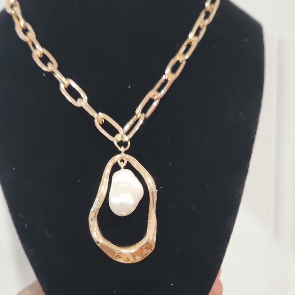 💛🔹️Camila Coelha 🔹️Elegant Gold 18" Necklace with Pearl Pendant - Picture 5 of 7
